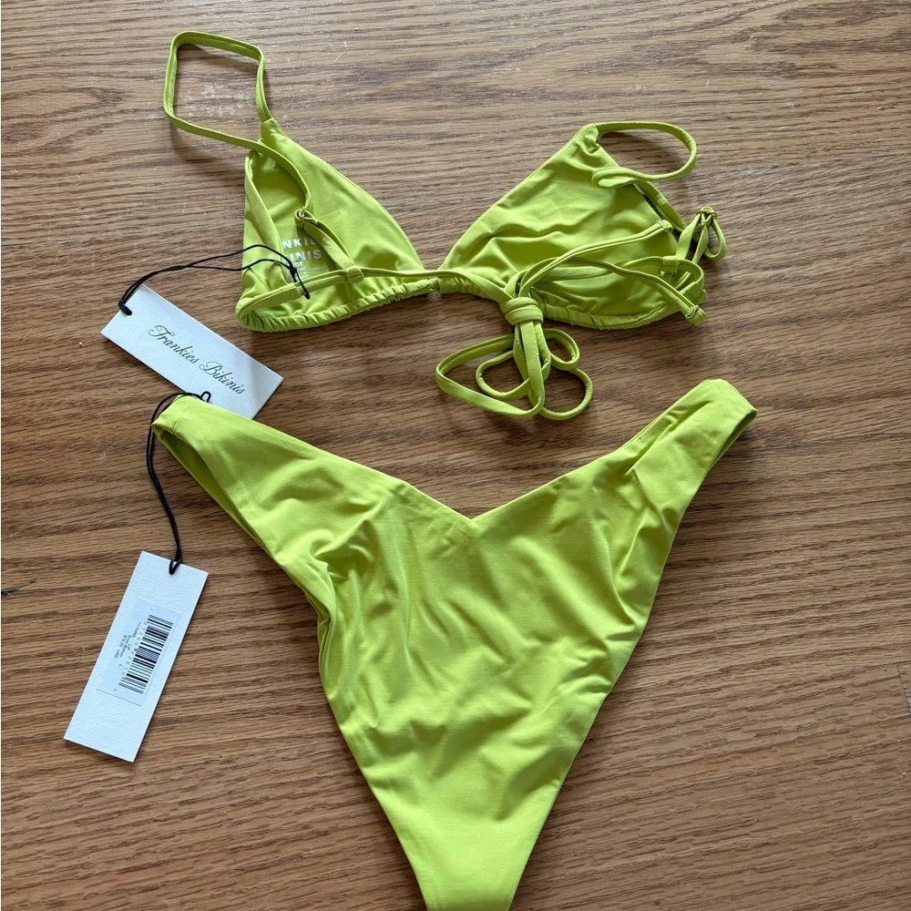 Frankie’s Bikinis set